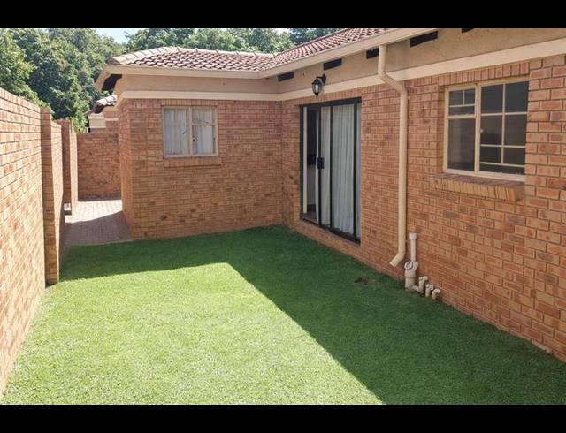 3 BEDROOM TOWNHOUSE FOR SALE IN MORELETAPARK